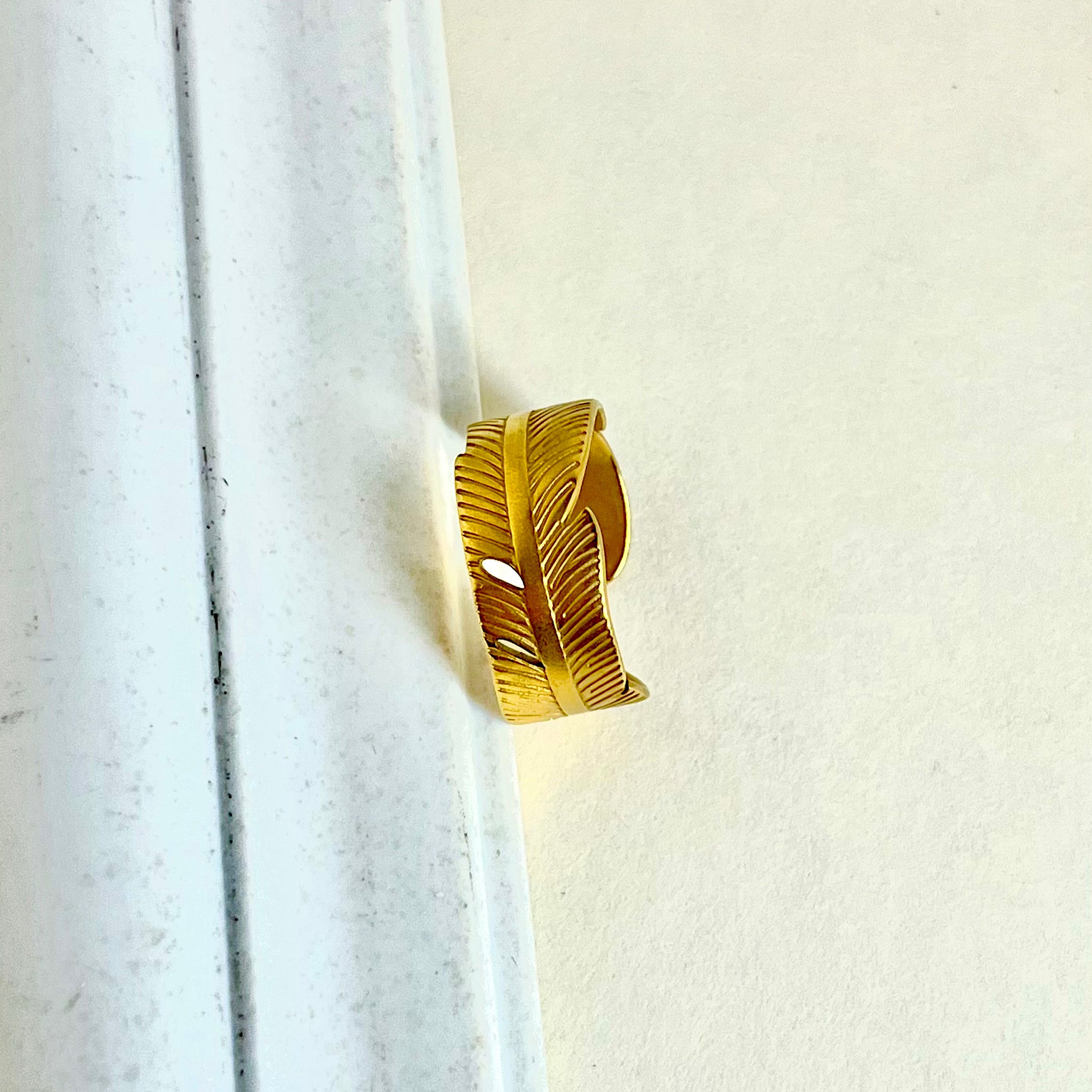 Feather-Inspired Gold-Plated Finger Ring