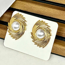 Pearl Gold Stud Earrings - KINYOI