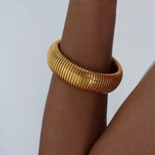 VELOWE Gold Ribbed Bracelet - KINYOI